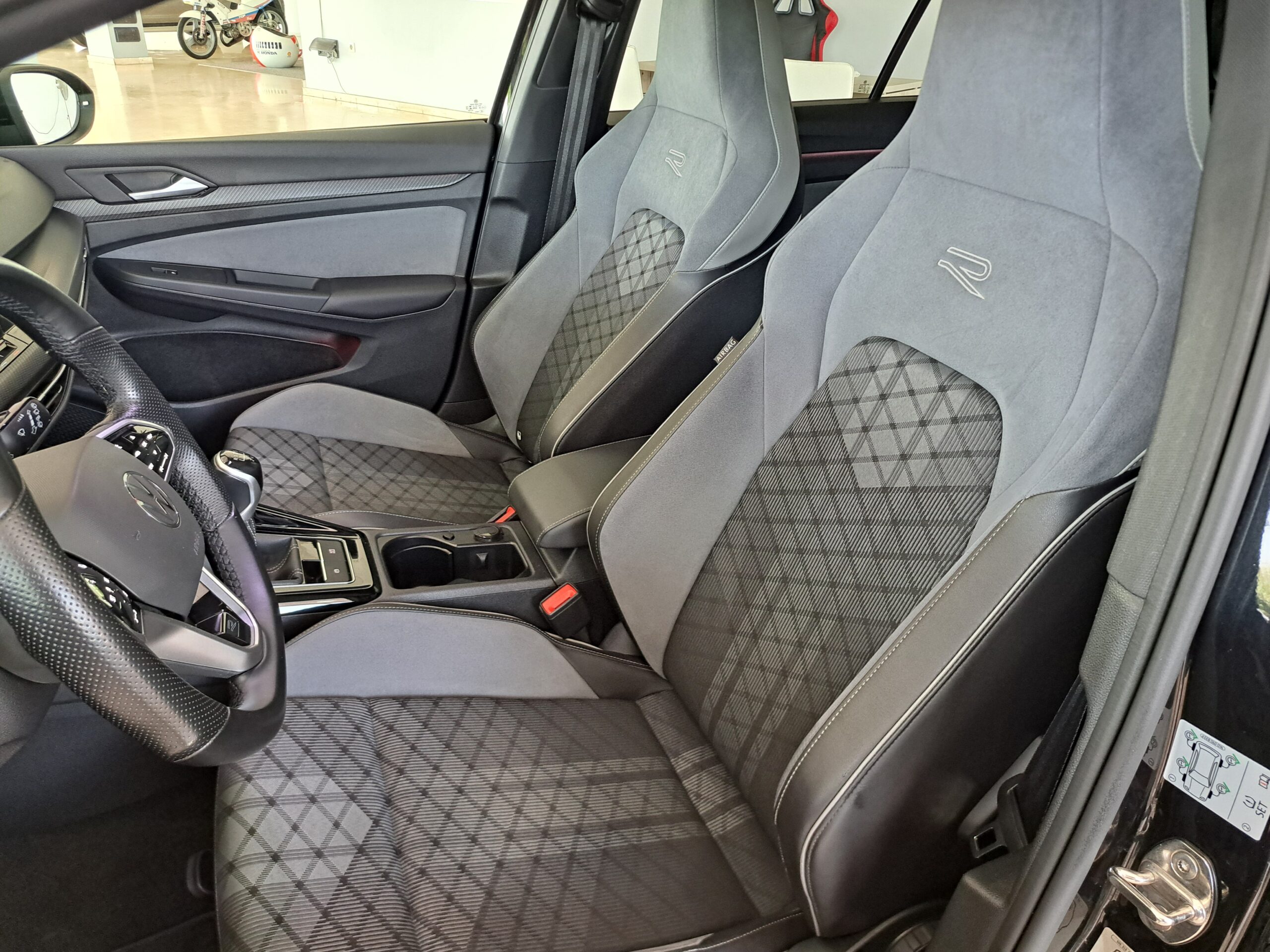 Volkswagen Golf 1.5 Tsi R-Line 150cv