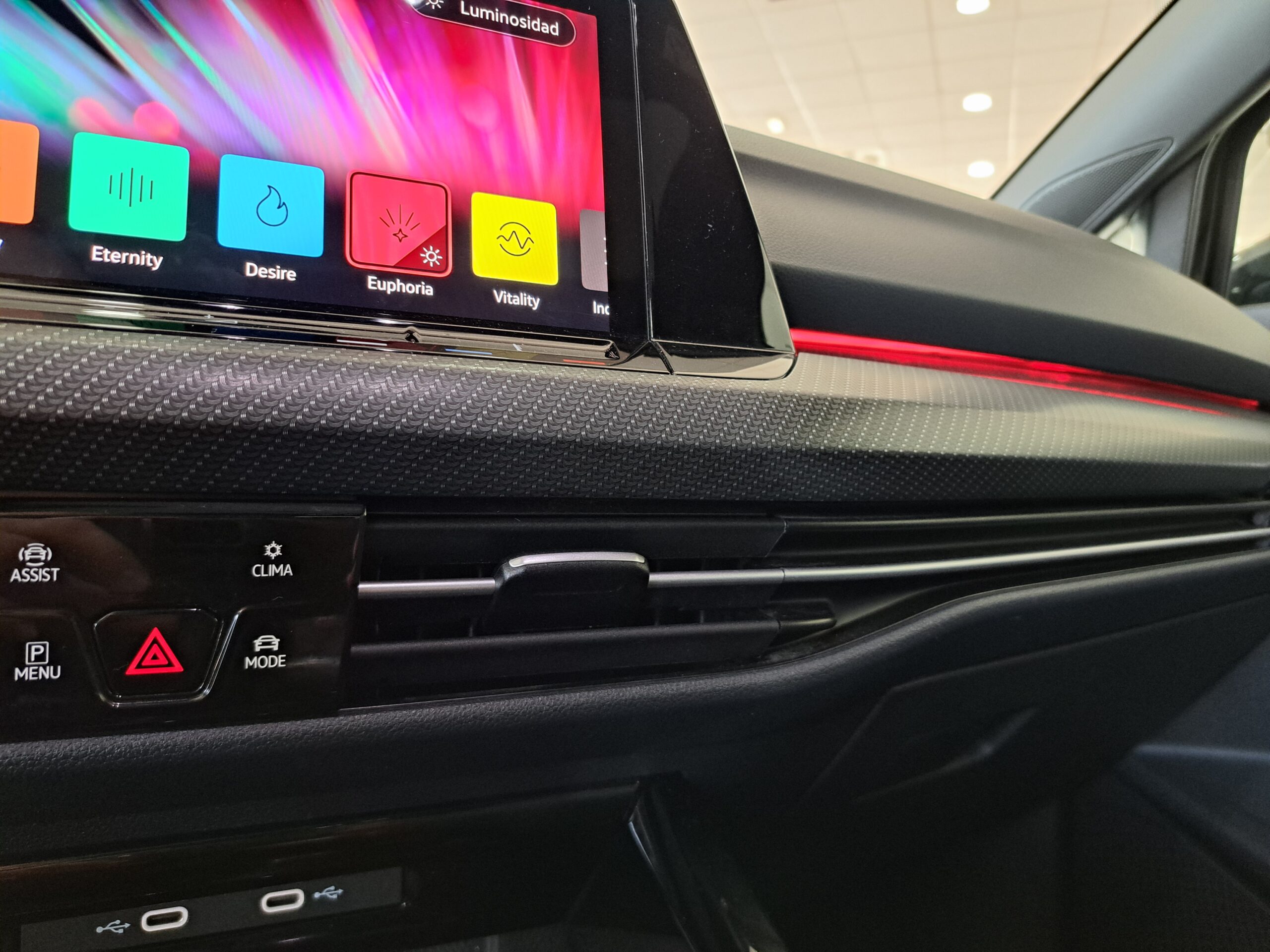 Volkswagen Golf 1.5 Tsi R-Line 150cv